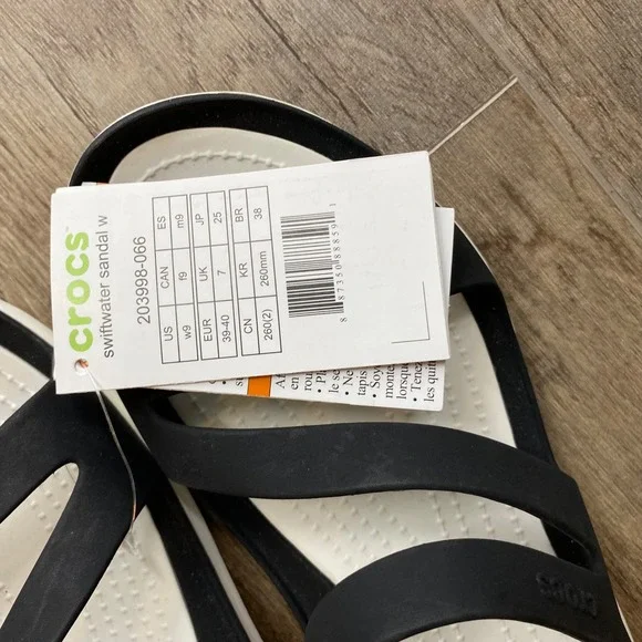 Crocs Swiftwater Sandal Womens 9 Black White Asymmetric Slide 203998-066 NWT - Picture 4 of 7